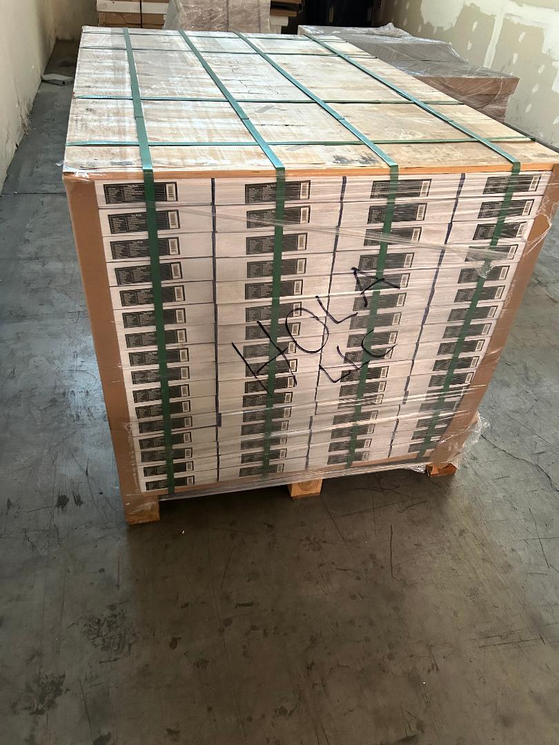 Pallet # 18 Designer Pro 6mm 20 mill 9 x 60 Plank Color: Coastal Sand ( 30.5 sqft box )