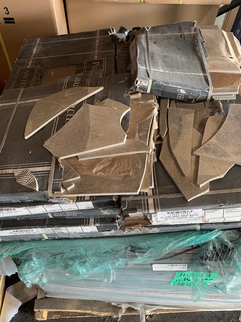 Pallet # 15 Tile 16 x 32 ( BROKEN BOXES ) NEW ( 40 Boxes ) ( 14.20 sqft each )